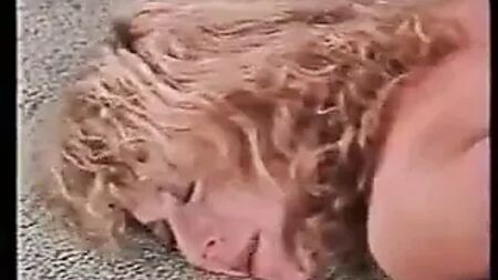 A jovem Nina Hartley a fazer sexo anal pela primeira vez