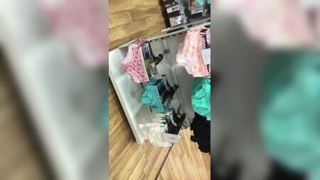 Passar pelo departamento de roupa interior