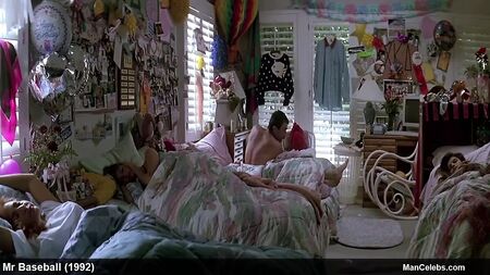 Cenas de nudez e sensuais do ator Tom Selleck