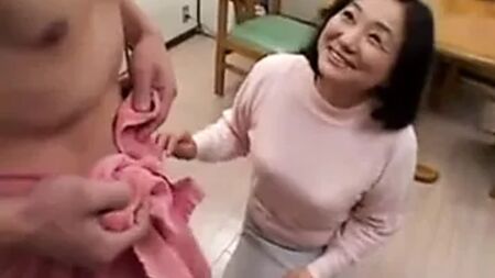uma senhora japonesa idosa