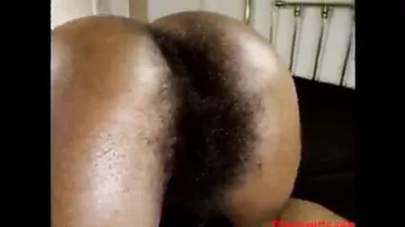 Harley Love, uma mulher negra e peluda