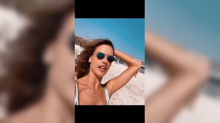 Alessandra Ambrosio e Izabel Goulart - Raparigas em biquíni 7-3-20