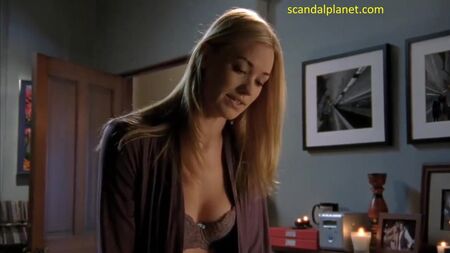 Os seios de Yvonne Strahovski na série «Chuck» - ScandalPlanet.Com