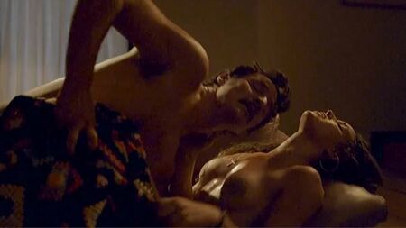 Cena de sexo com Adria Arjona nua em «Narcos» – ScandalPlanetCom