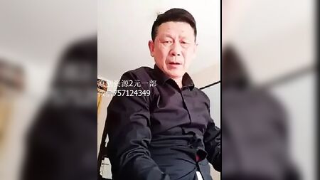 Homem chinês elegante de fato