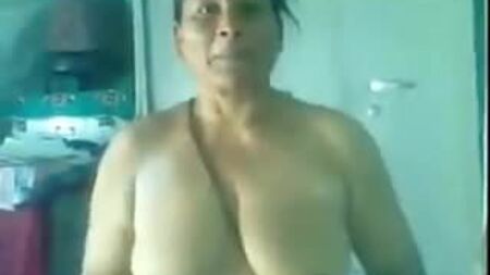 A rata envelhecida da Amma punjabi de 70 anos é fodida com força pelo seu namorado mais novo