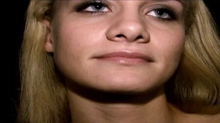 A peituda Leah Wilde faz um broche e fode com o Dex Maghuan