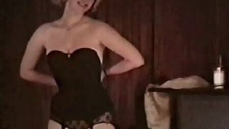 BIG SPENDER - lingerie basca vintage de loira em estilo striptease