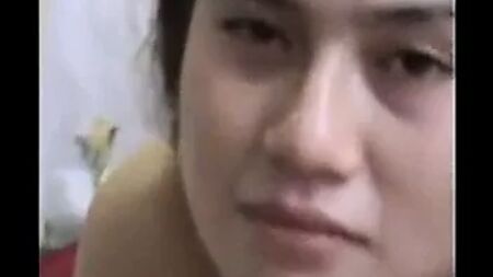 Uma mulher curvilínea de Bandung a fazer sexo num apartamento alugado
