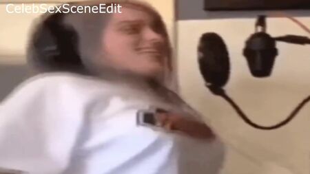 Billie Eilish: brincadeira com os seios