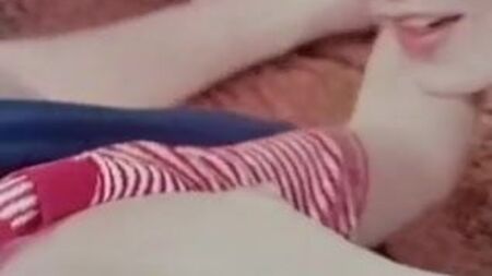 Uma incrível estrela de cinema pornográfico clássico num site de pornografia clássica