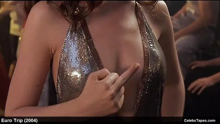 Michelle Trachtenberg, Lucy Lawless e Jessica Boehrs em topless