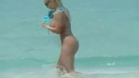 Nicole CoCo Austin: Mamas grandes e rabo em biquíni na praia - Ameman
