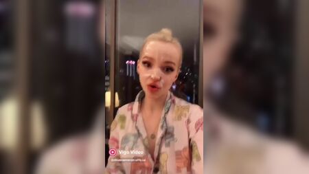 A Dove Cameron pede-te para te portares bem