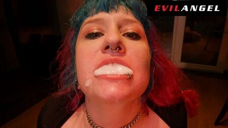 A substituta Paige regressa para uma orgia anal cheia de esperma - EvilAngel