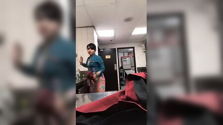 malai - rapariga vestida com uma kebaya