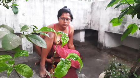 Mulher bengali vestida com sari a ser fodida ao ar livre
