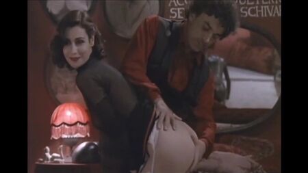Claudia Koll em «Cosi Fan Tutte» (1992), dublagem em turco