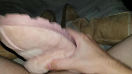 chinelos Ugg com esperma