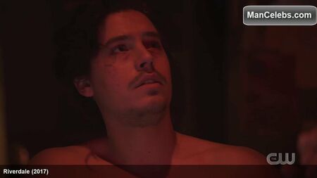 Os abdominais sem pelos de Cole Sprouse