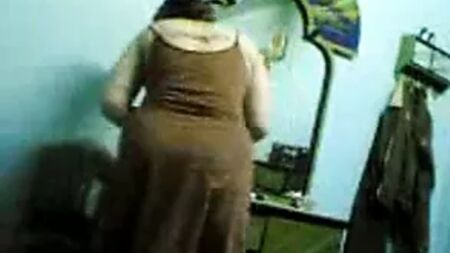 Esposa árabe faz sexo oral no marido – 2.º vídeo