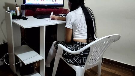 Ajudar uma linda estudante de 18 anos com o trabalho de casa de educação sexual: professor pervertido