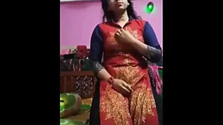Bhabhi de Assam Bengali a masturbar-se para o amante
