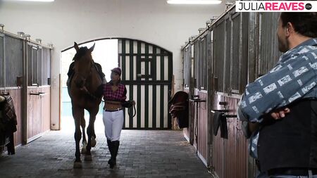 Cuidador de cavalos tem relações sexuais com instrutora!
