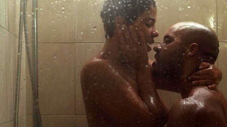 Sanaa Lathan nua a fazer sexo no chuveiro no ScandalPlanet.Com
