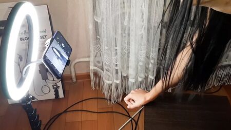 Fodi uma blogueira com um strap-on - Lesbian-illusion