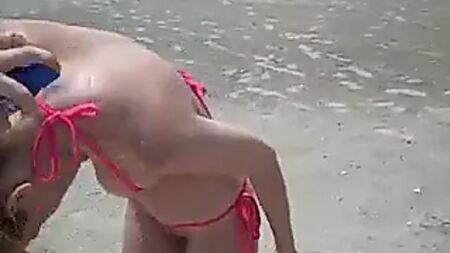 Bethanie Skye num biquíni que não lhe cobre a rata!