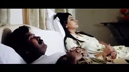 Cenas sensuais indianas num filme tamil