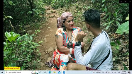 Série XXX indiana de sexo escaldante! Rapariga tribal desi a foder com um adolescente rico!