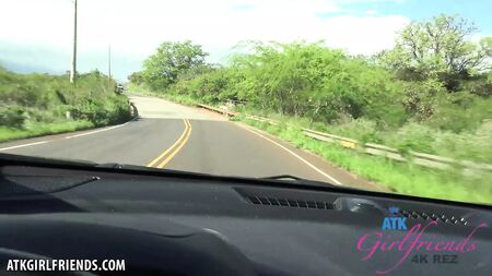 A Bella Rose quer foder no carro