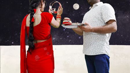 Especial Karva Chauth: A recém-casada Priya teve a sua primeira relação sexual no Karva Chauth e fez um broche ao ar livre, com um hindi claro