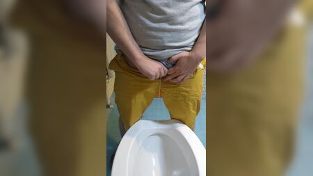 Metoidioplastia em homens transgéneros: urinar em pé