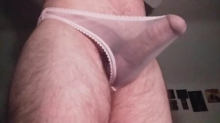 Duro numa cueca transparente