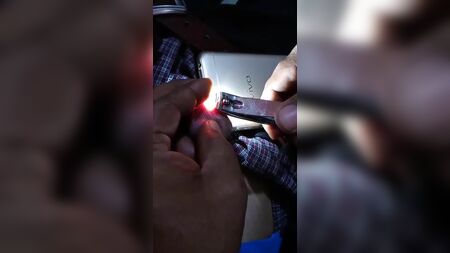 Asiática corta o frênulo do pénis