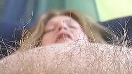 Mellisa, gordinha de pele clara, com púbis loiro e peludo, mata-bicha, BBW