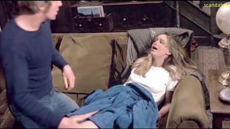Cena de sexo com Susan George nua em «Straw Dogs» – ScandalPlanet.Com