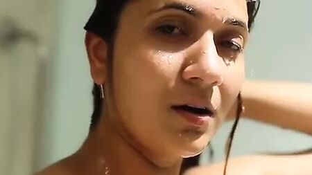 Pooja Laxmi Joshi em «Shower on Her», da Fliz Movies