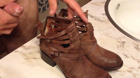 As malditas botas Freebird da Steve Madden da minha mulher, com aquele estilo grunge