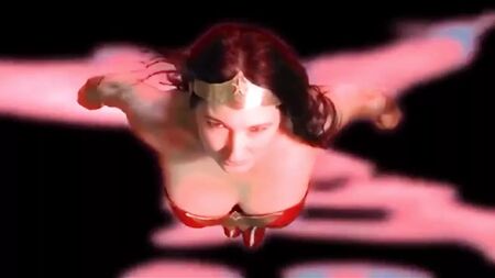 Batgirl, Supergirl e Mulher Maravilha em «Dark Seduction»