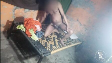 Nanga ladka, rapaz tímido sem camisa