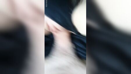 A mãe liga-lhe enquanto ela está a foder