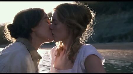 Saoirse Ronan e Kate Winslet em várias cenas de sexo lésbico