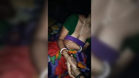 Vídeo da Desi bhabhi gravado pelo marido quando ela está feliz (Parte 1)