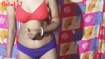 A Rupa foi à loja Chaddi and Bra vestida com um sari