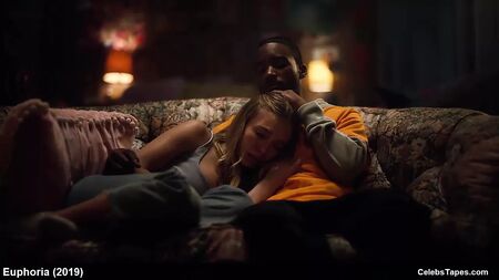 Barbie Ferreira, Hunter Schafer, Sydney Sweeney: nudez e sexo