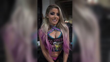 WWE - O decote generoso de Alexa Bliss 02
